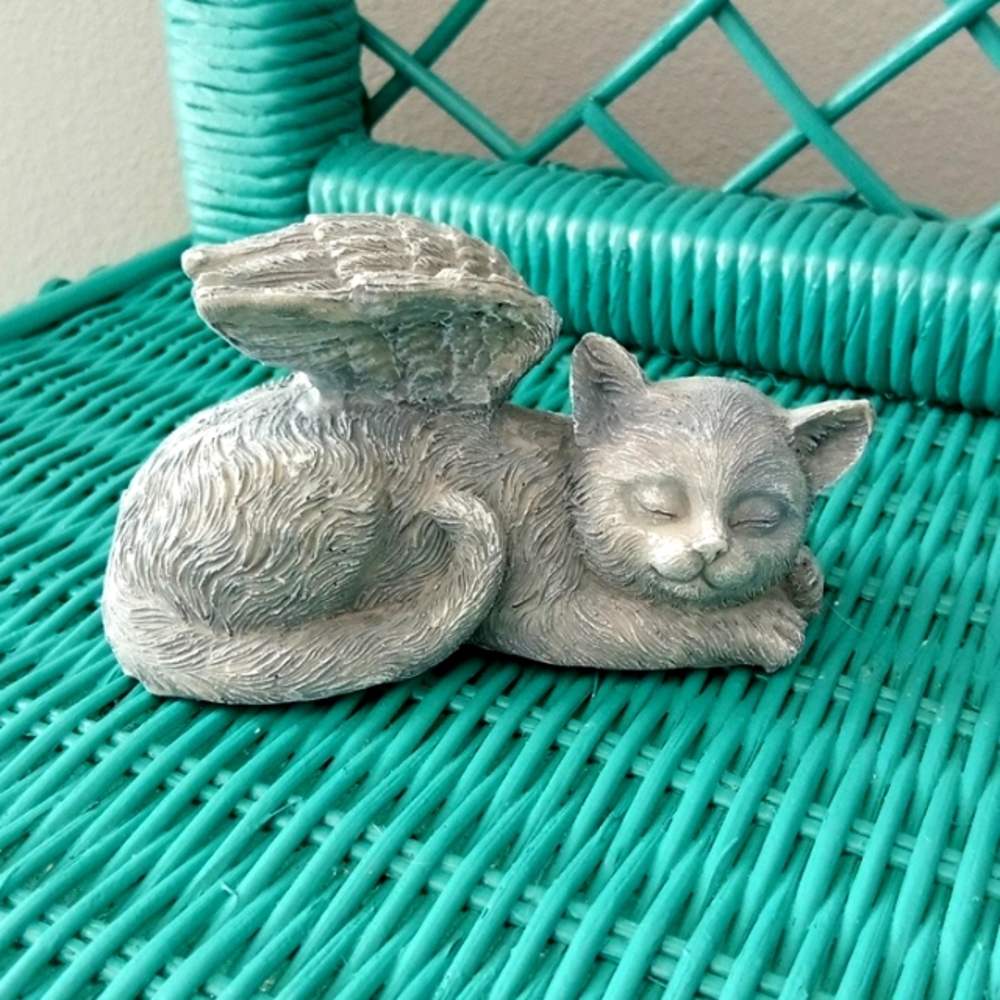 New Cat Memorial Statue